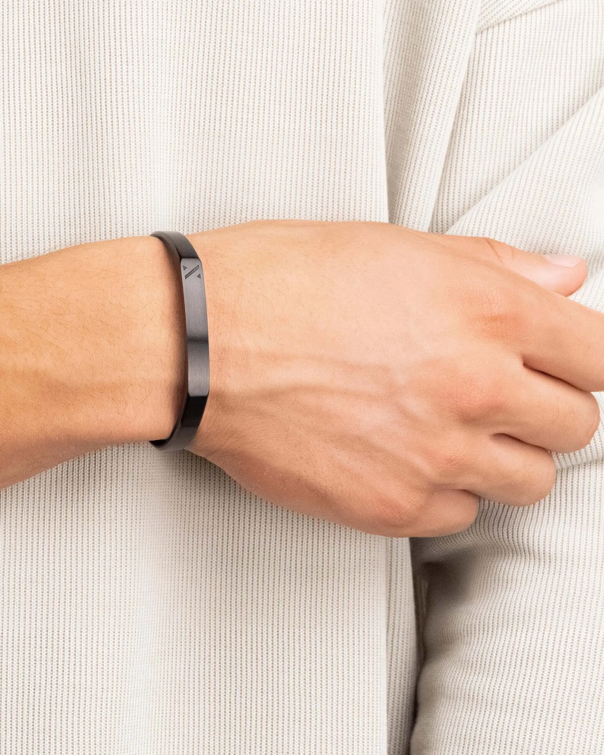 Ace Cuff Bracelet - Black