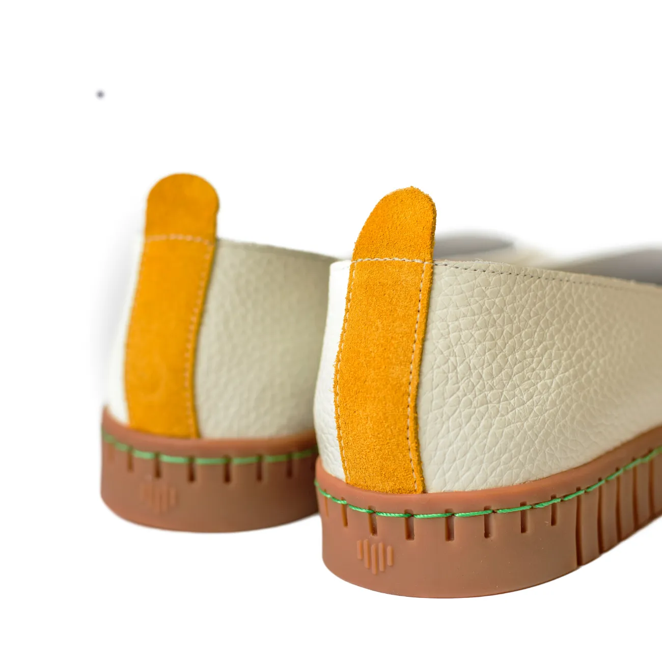 CUSHY Women's white leather flats