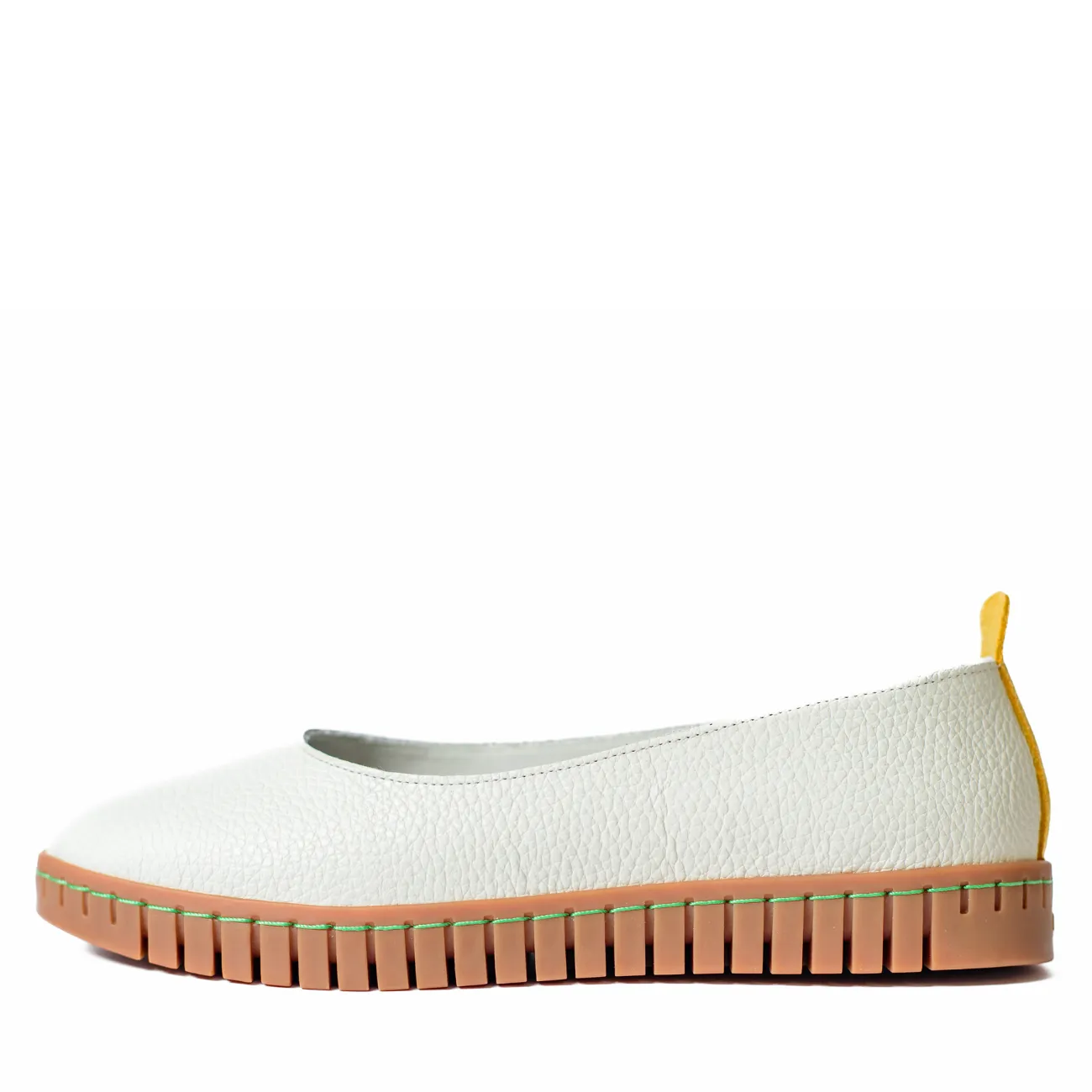CUSHY Women's white leather flats
