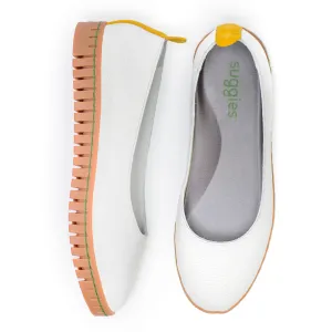 CUSHY Women's white leather flats