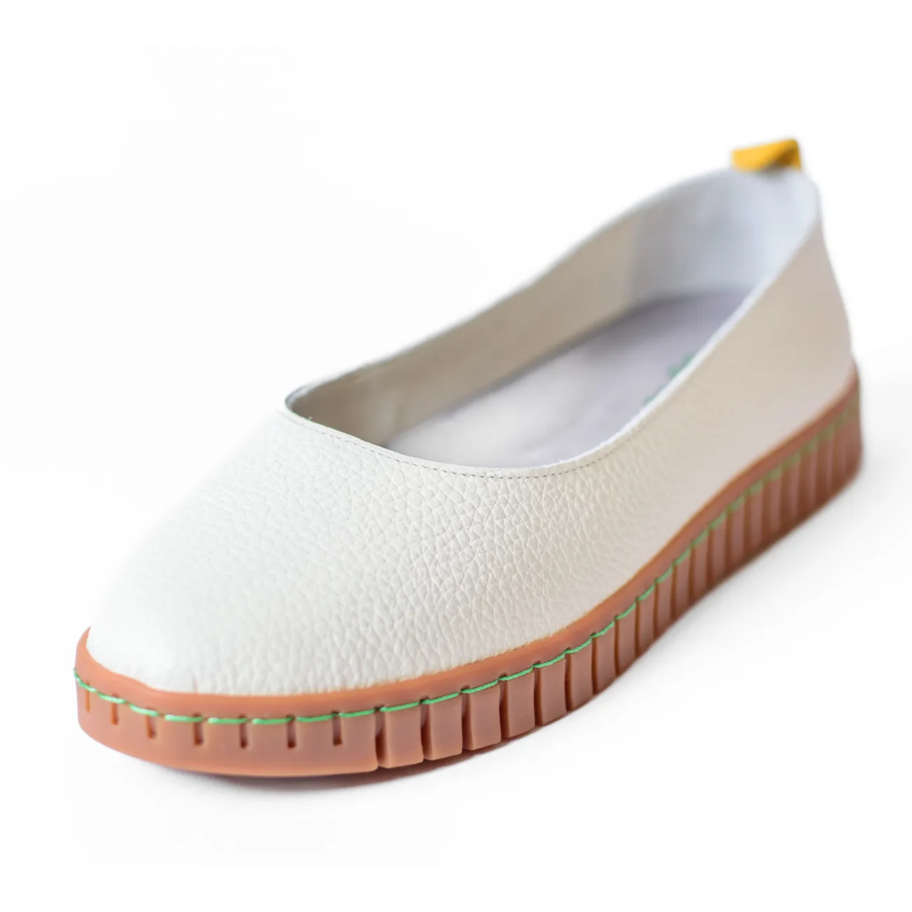 CUSHY Women's white leather flats