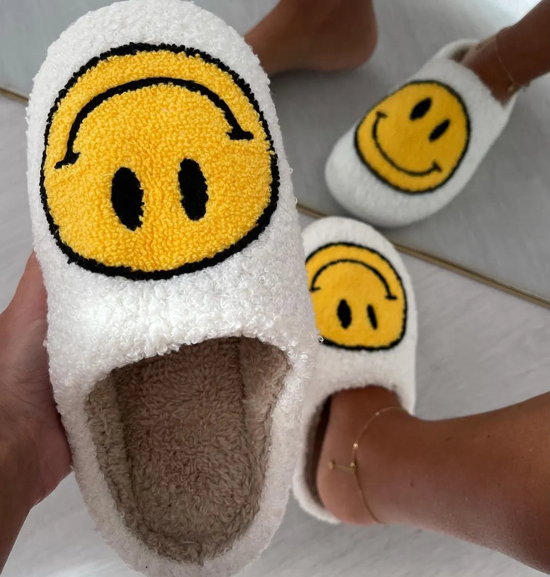Lilipretty Smiley plush slippers
