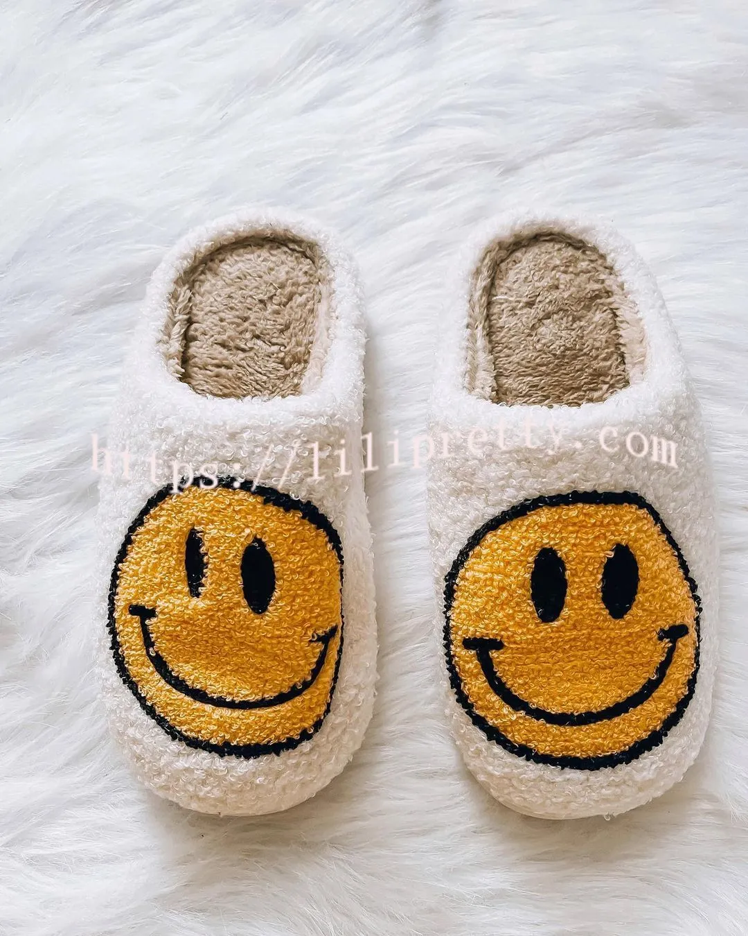 Lilipretty Smiley plush slippers
