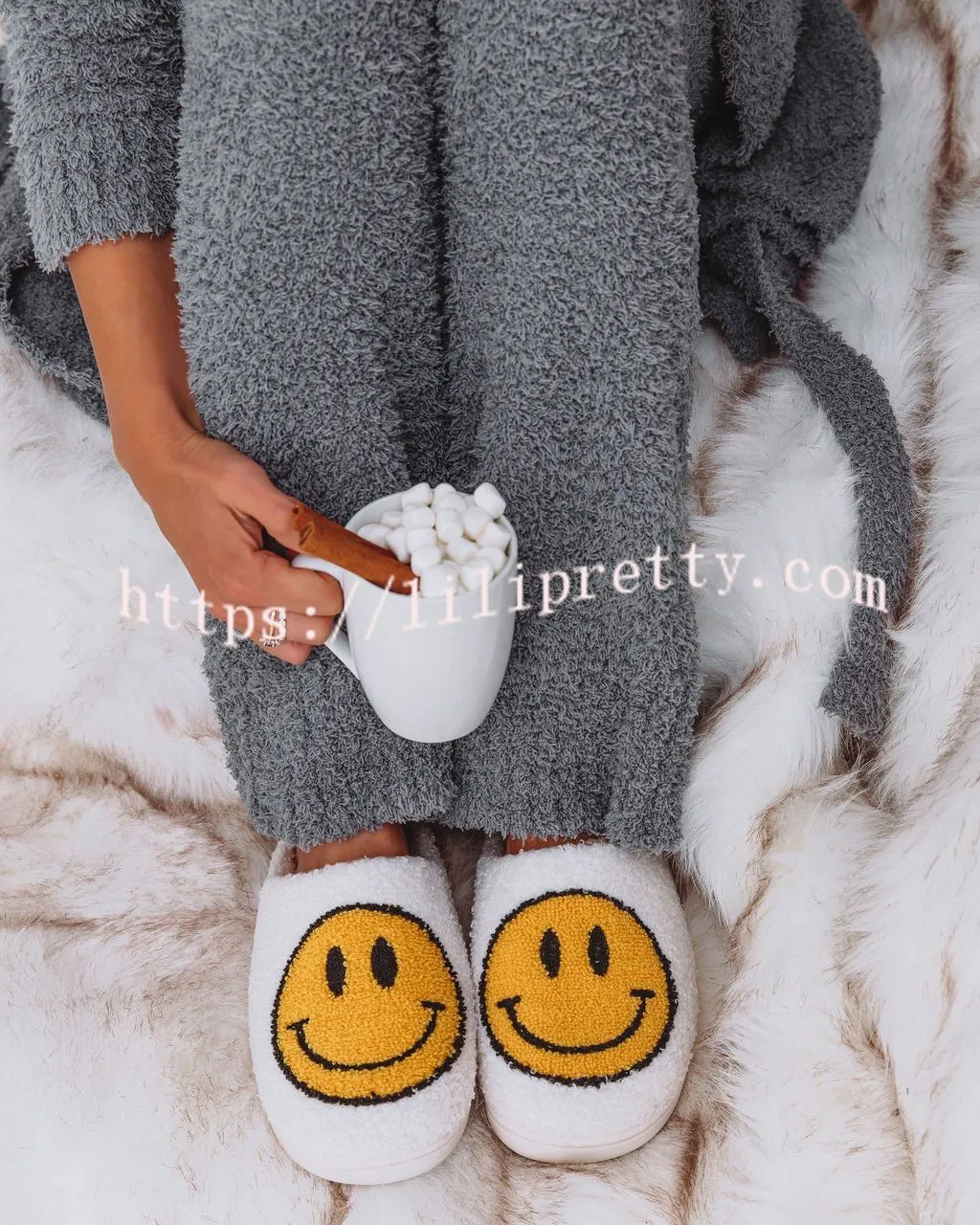 Lilipretty Smiley plush slippers