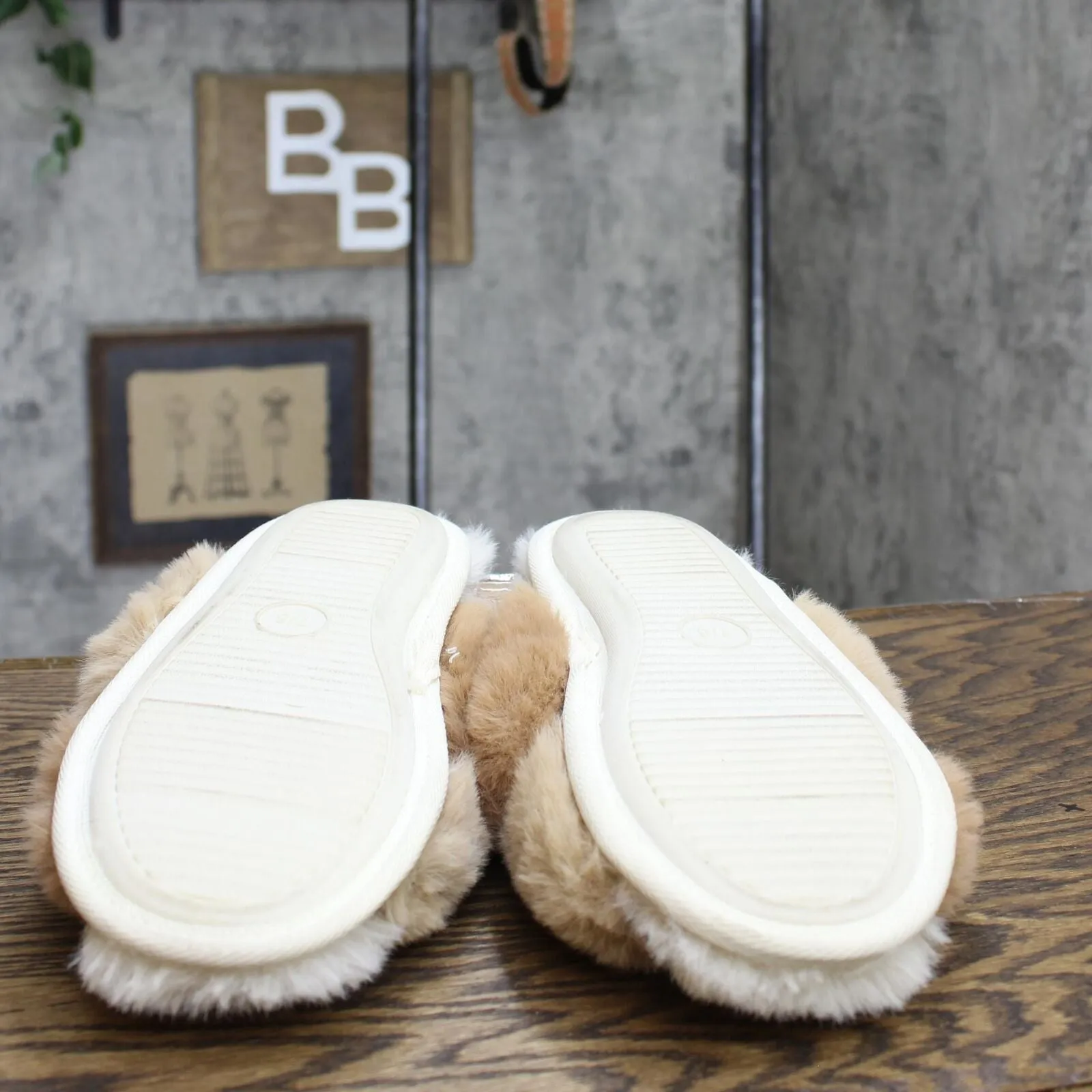 Stars Above Womens Paris Crossband Faux Fur Slippers Brown 7-8