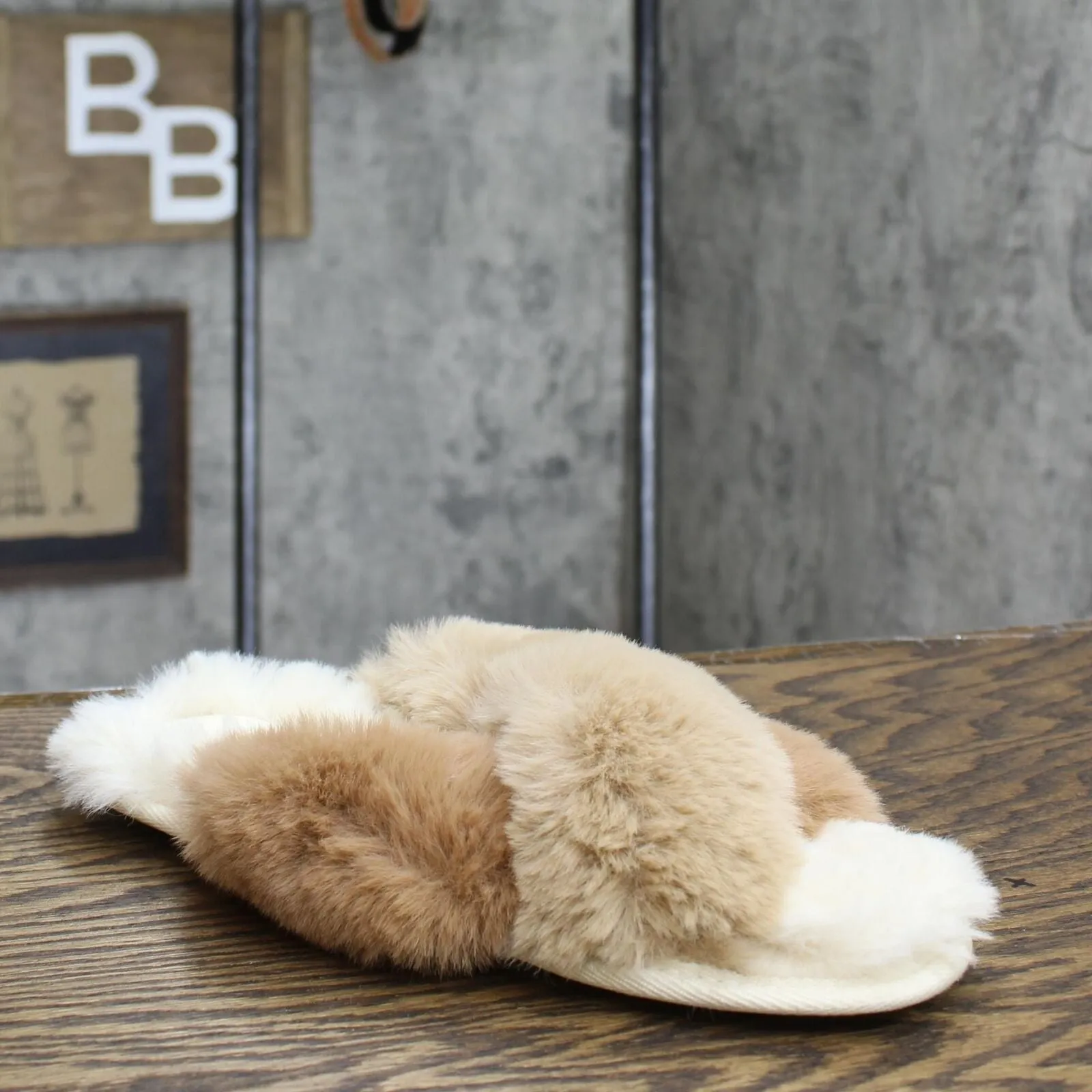Stars Above Womens Paris Crossband Faux Fur Slippers Brown 7-8