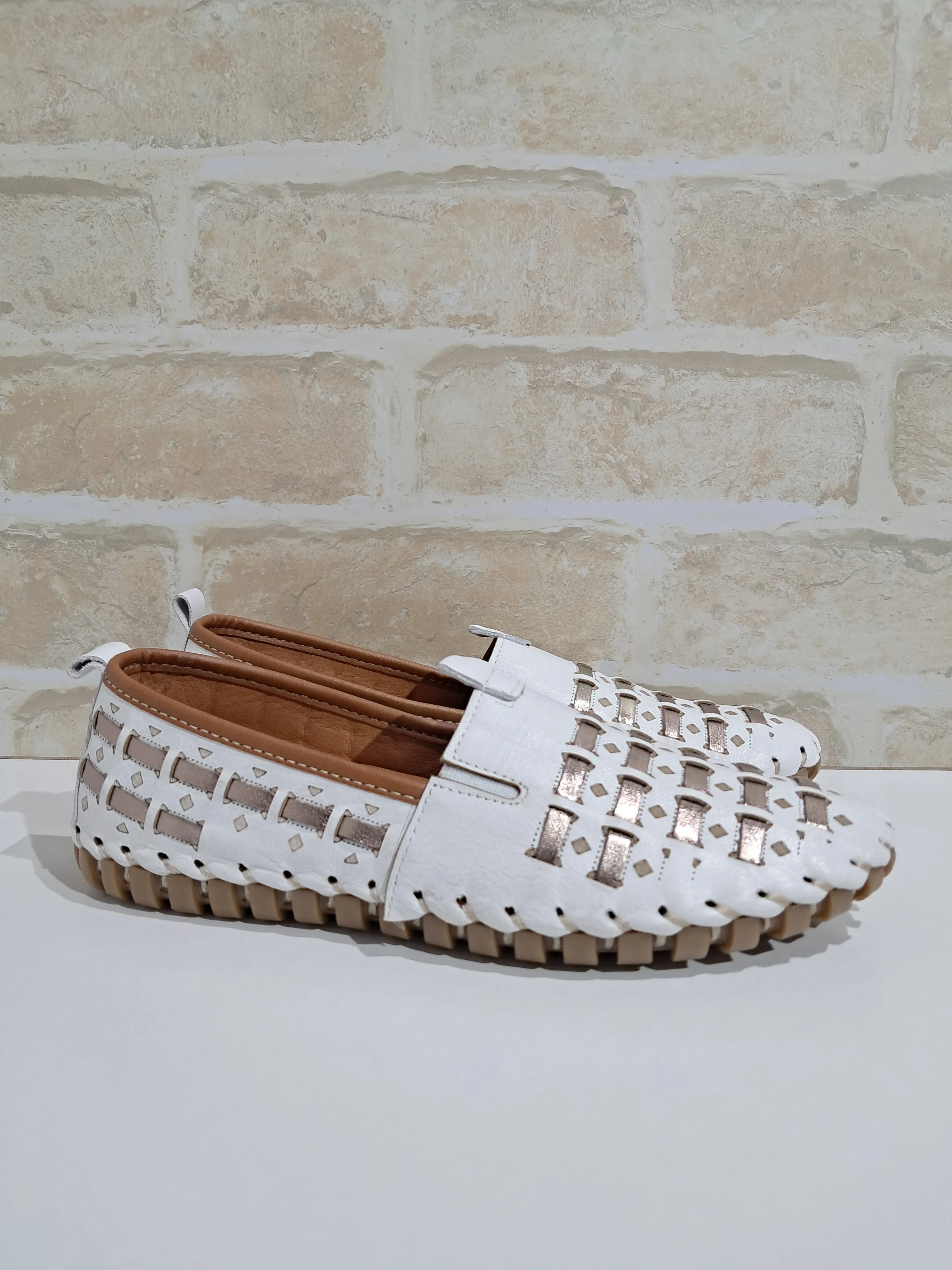 Totem White/Pewter by Thyme & Co