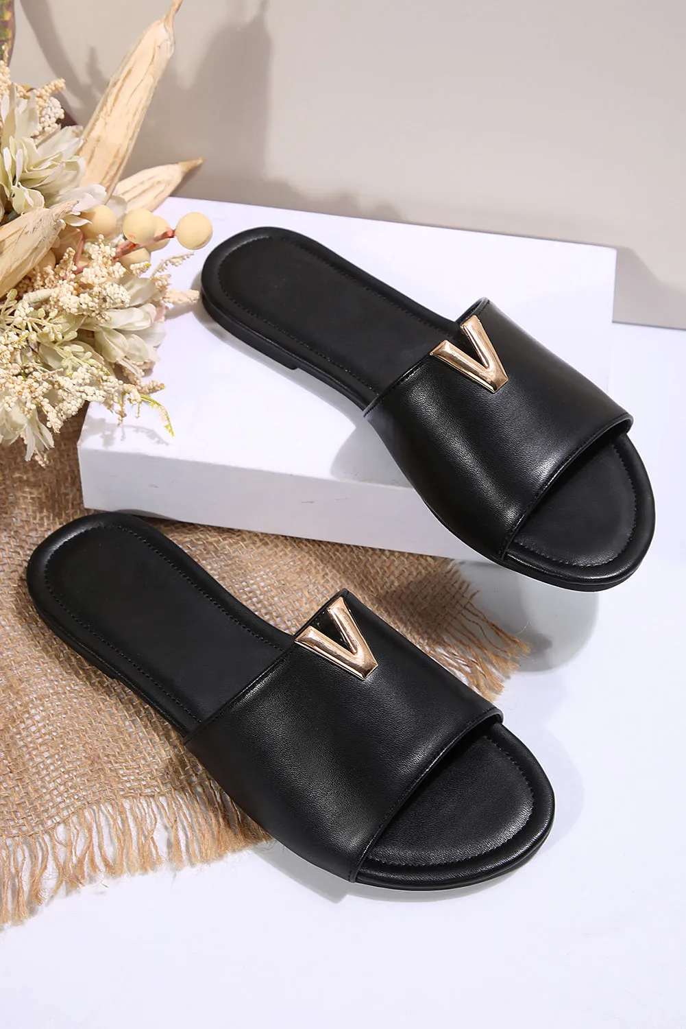 V Shape Metal Decor Open Toe Sandal